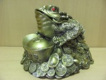 Денежная жаба на монетах золотая 25см